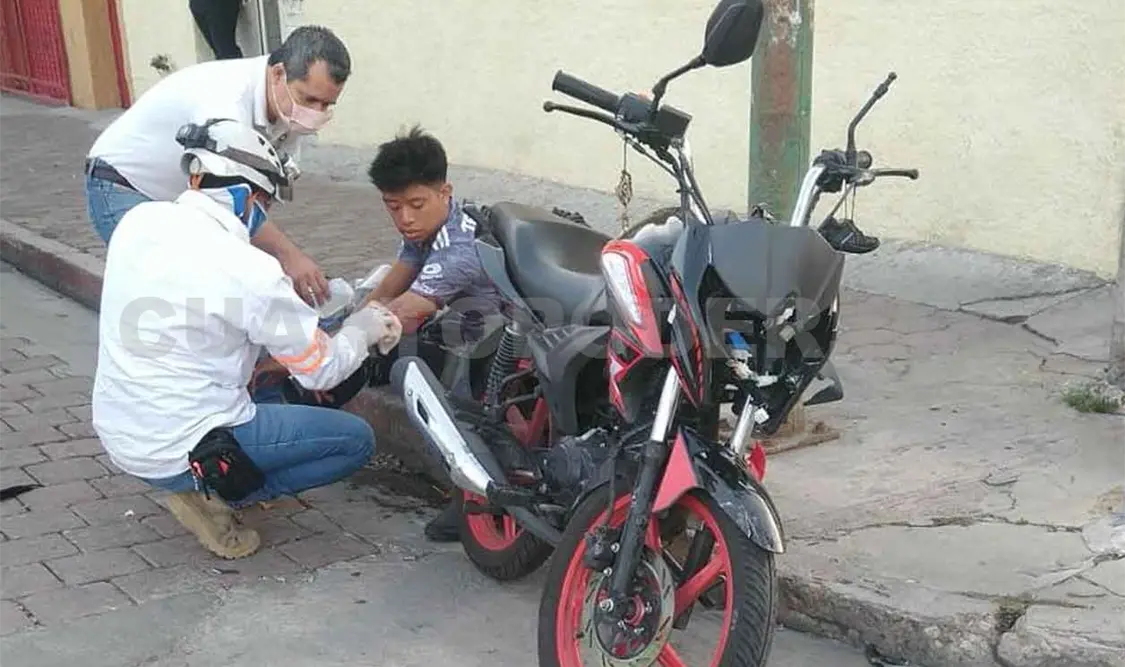 Dos lesionados al volcar el Jetta donde viajaban