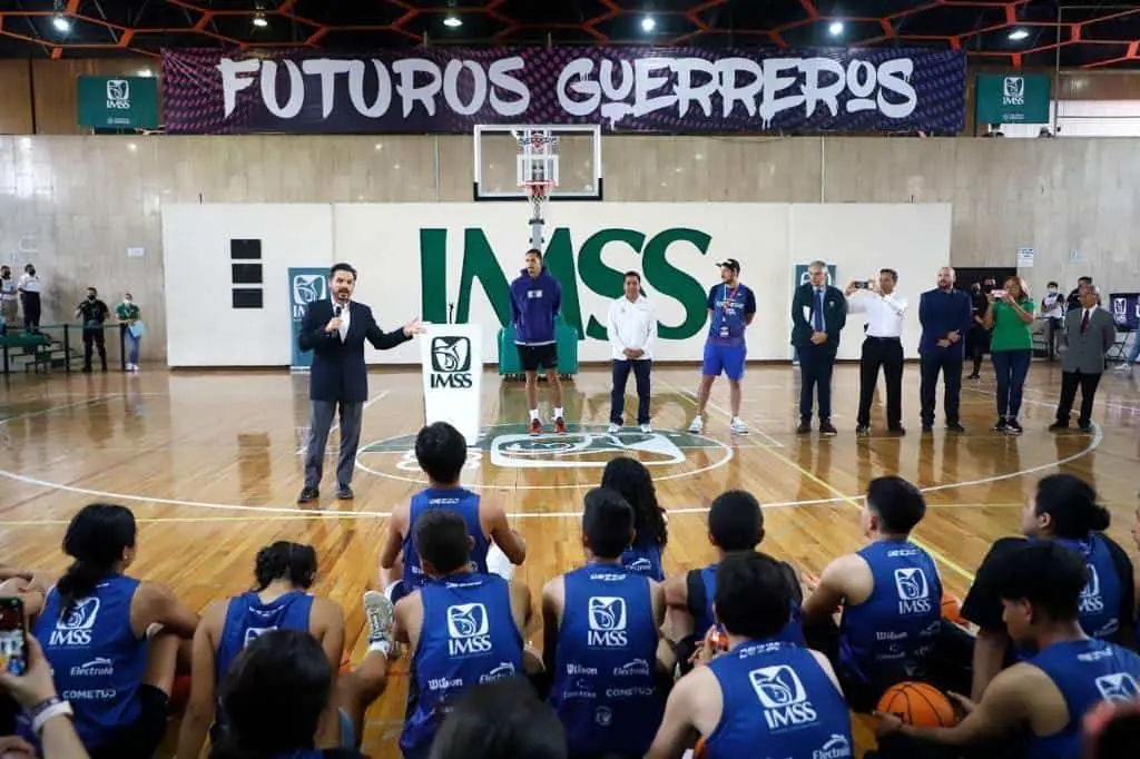 El director general del IMSS subrayó que apoyarán la posibilidad de cumplir los sueños de niñas y niños que busquen destacar en el deporte. Cortesía