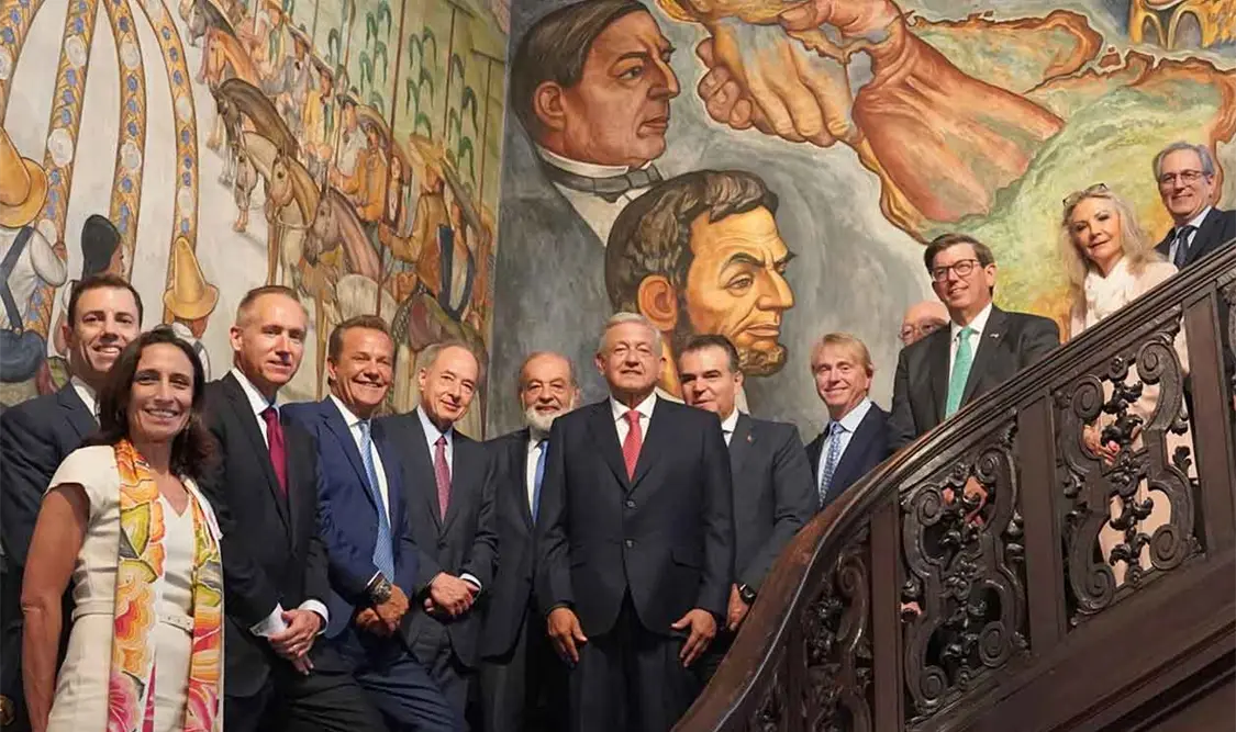AMLO habla con empresarios del país y EE.UU.