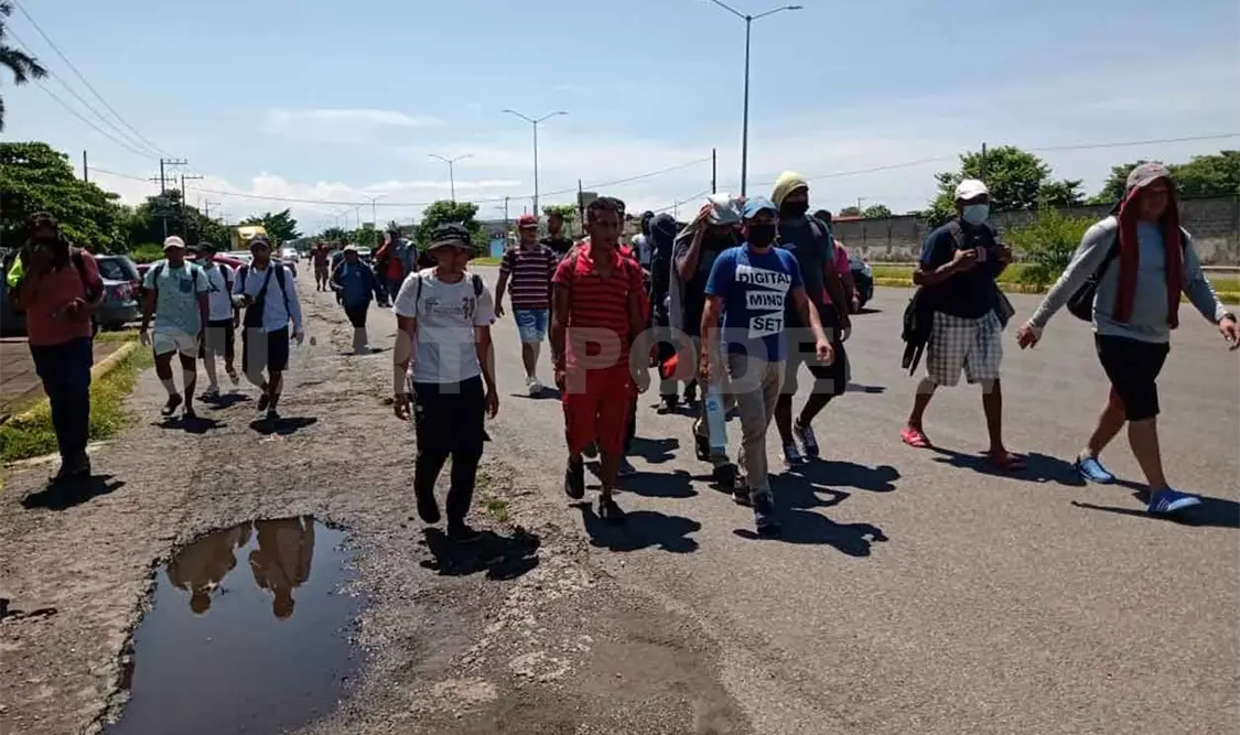 Migrantes organizan minicaravana