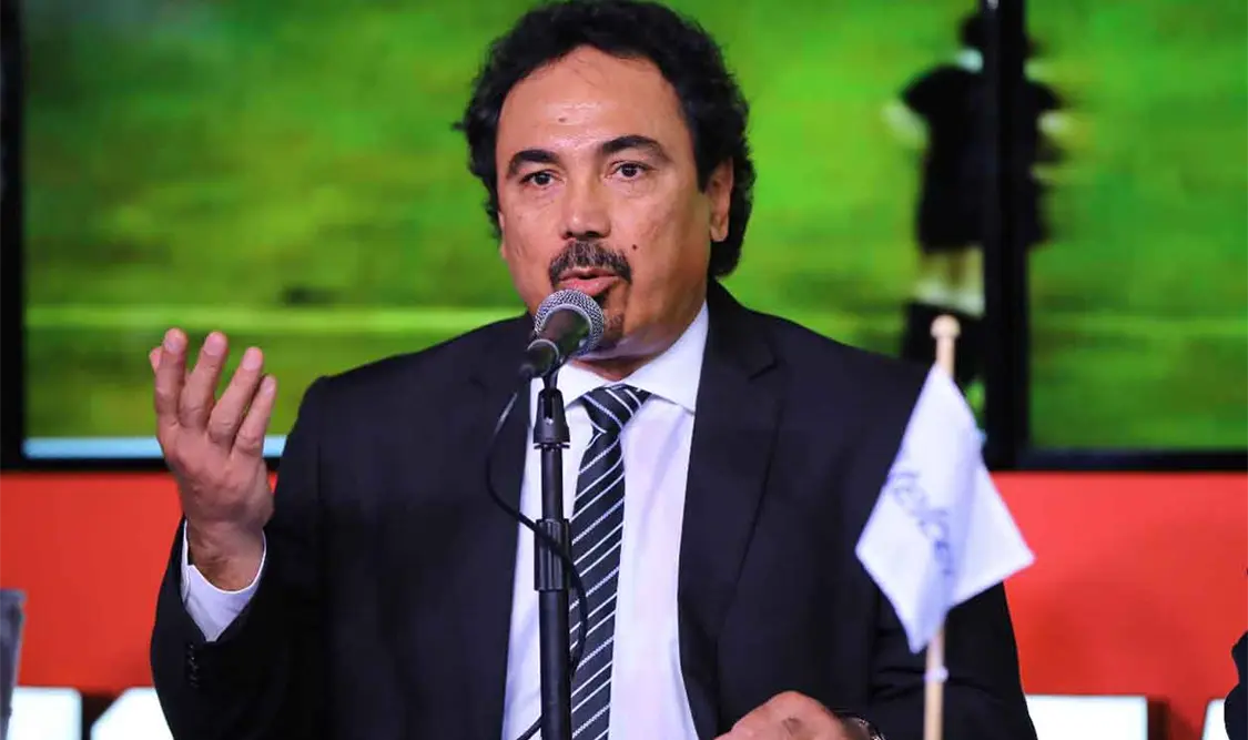 Hugo Sánchez levanta la mano para ser presidente