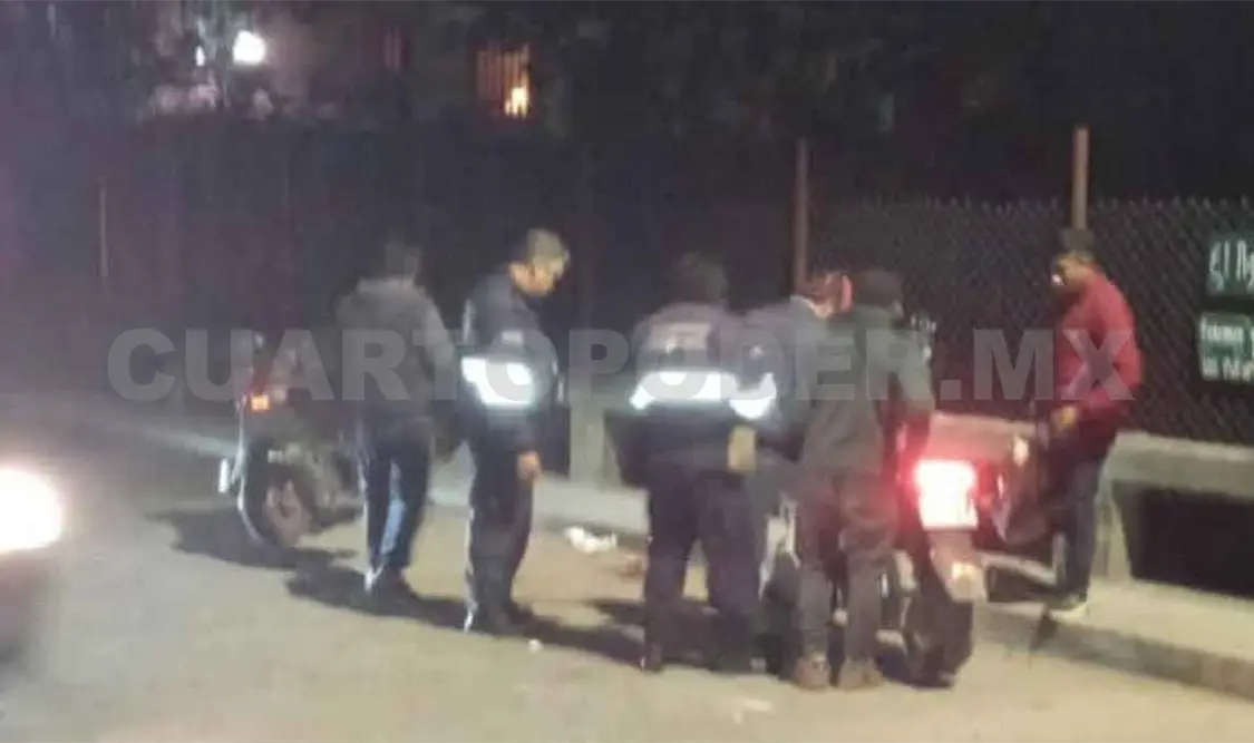 Motociclista se impacta y es llevado al hospital