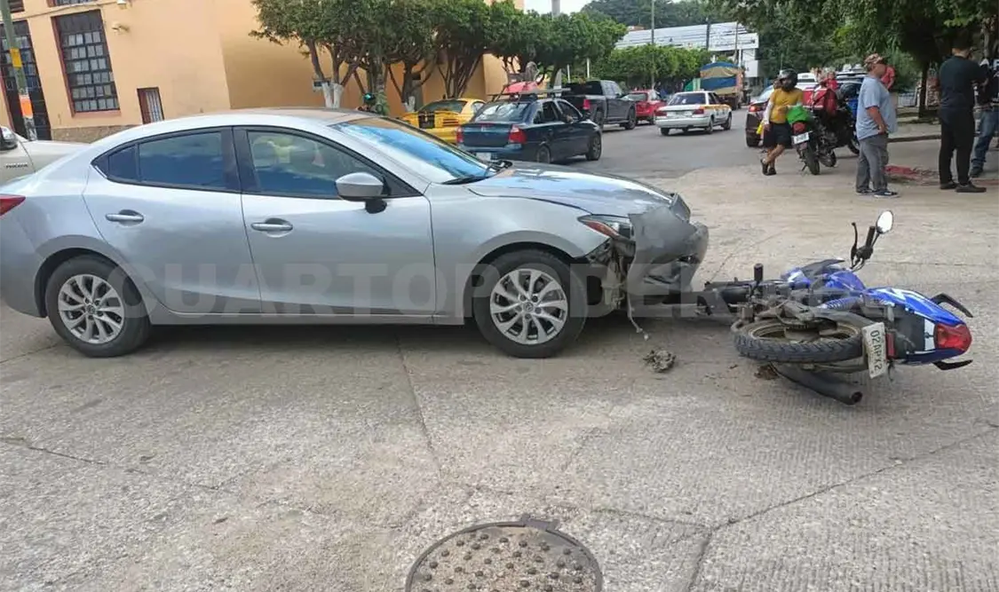 Dos personas resultan heridas en percance vial