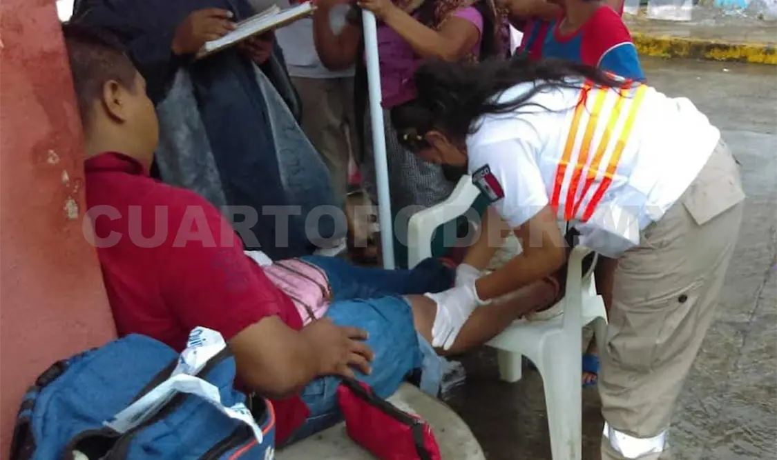 El accidente ocurrió ayer por la mañana en la esquina de la avenida Guerrero y calle Morelos, en Tuxtla Chico. Víctor Sánchez / CP