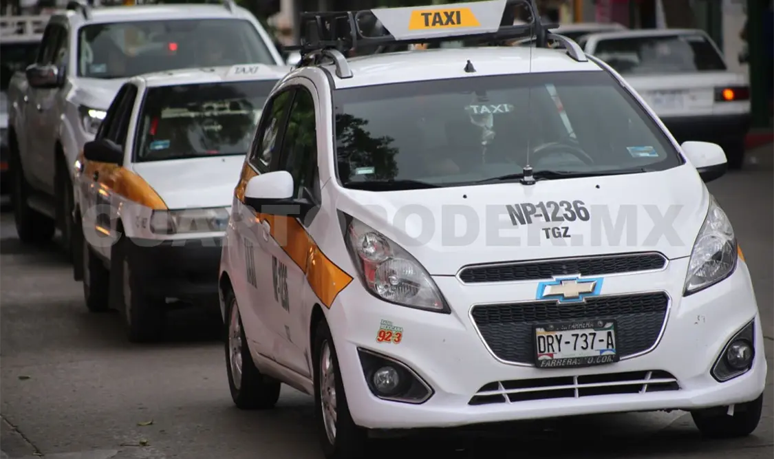 Anuncian entrega de concesiones de taxi
