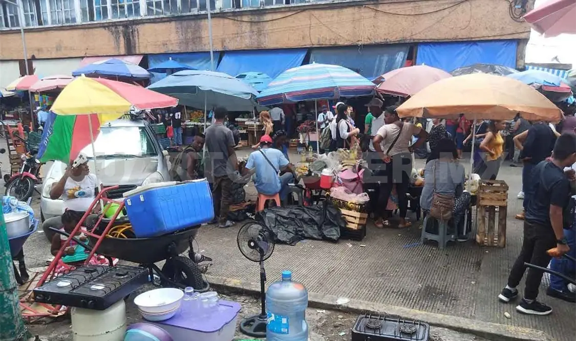 Desplazan extranjeros a trabajadores informales