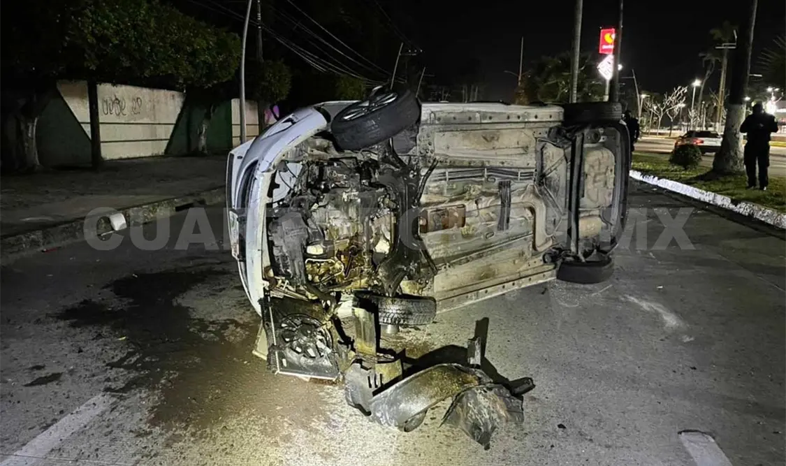 Abandonan automóvil volcado frente al ITT