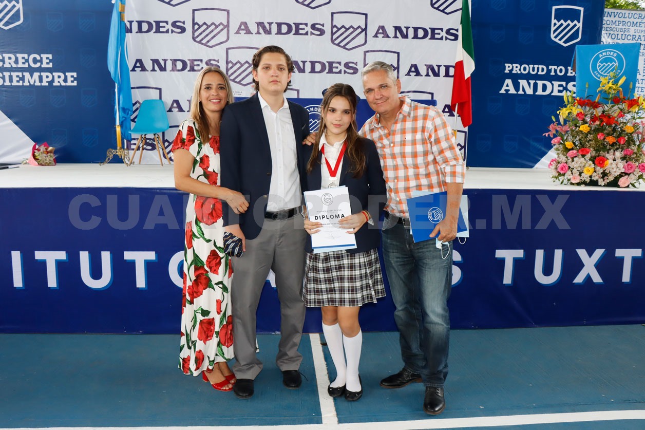 Emotiva ceremonia de graduación