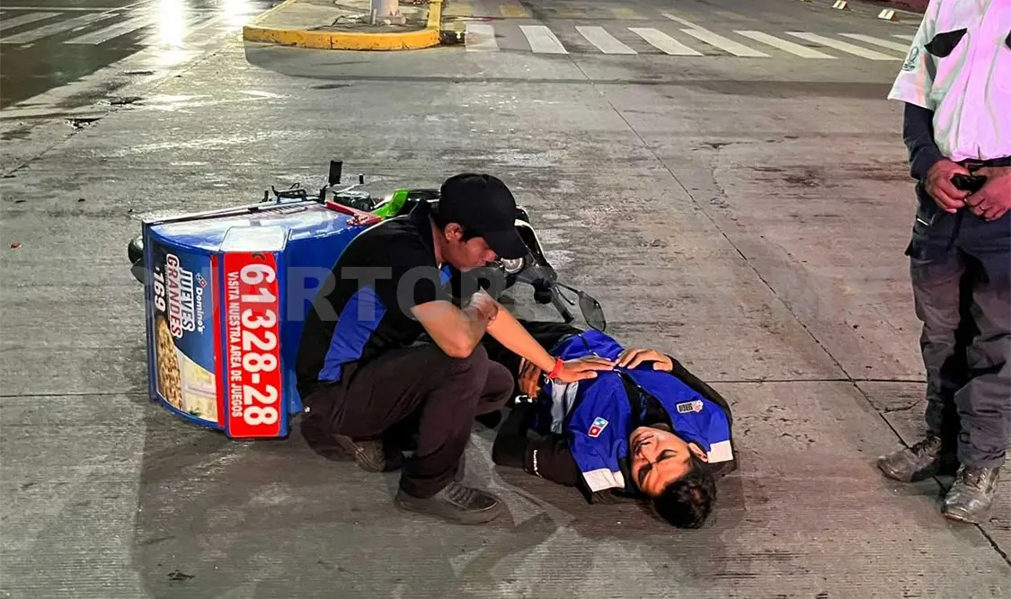 Repartidor de pizzas es arrollado y resulta herido