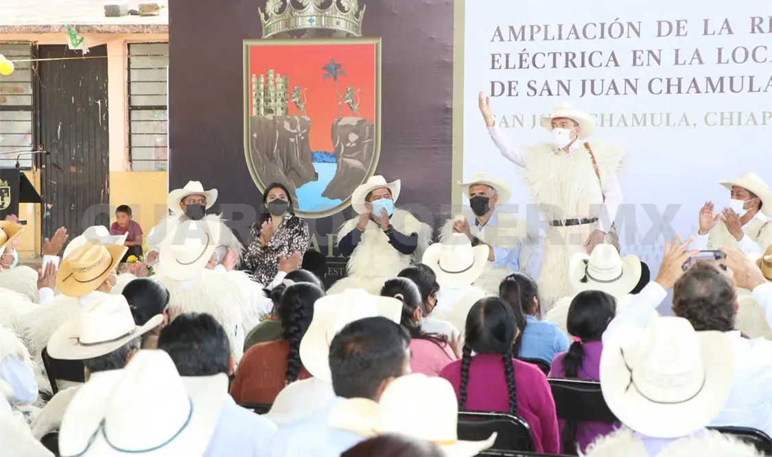 Inaugura Escandón red de distribución eléctrica