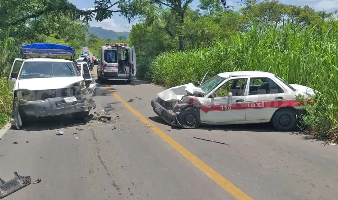 Cuatro personas heridas en aparatoso encontronazo