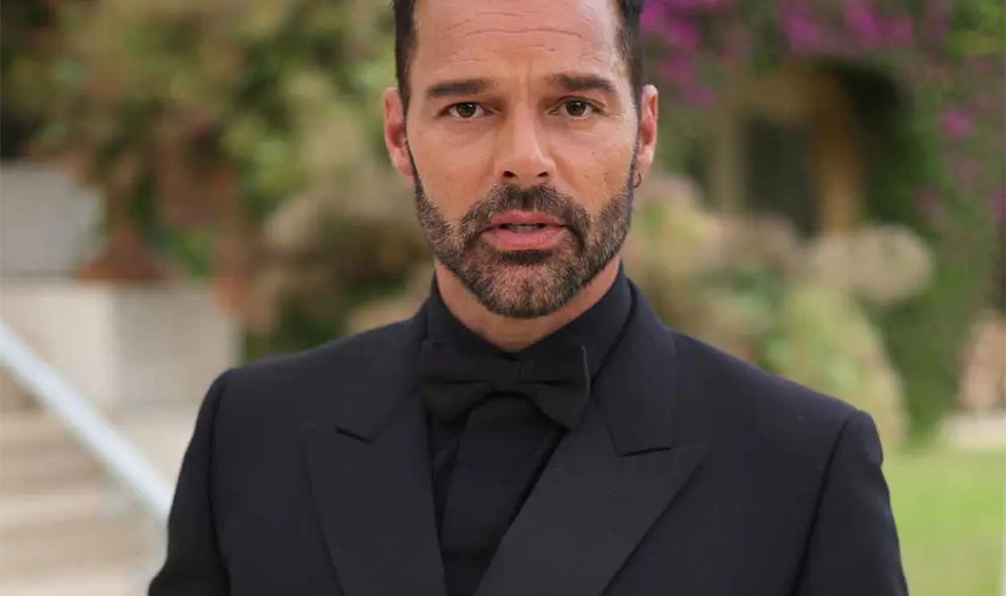Sobrino de Ricky Martin mete reversa