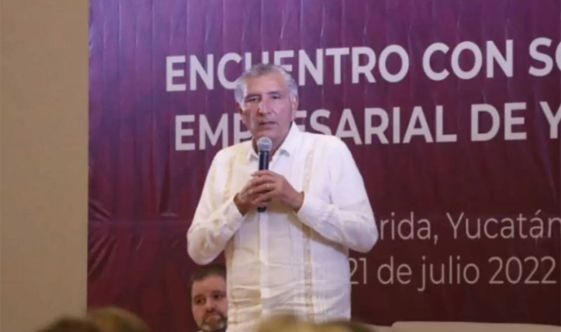 Adán Augusto López Hernández , secretario de Gobernación, atiende de manera personal a los sectores sociales. Cortesía