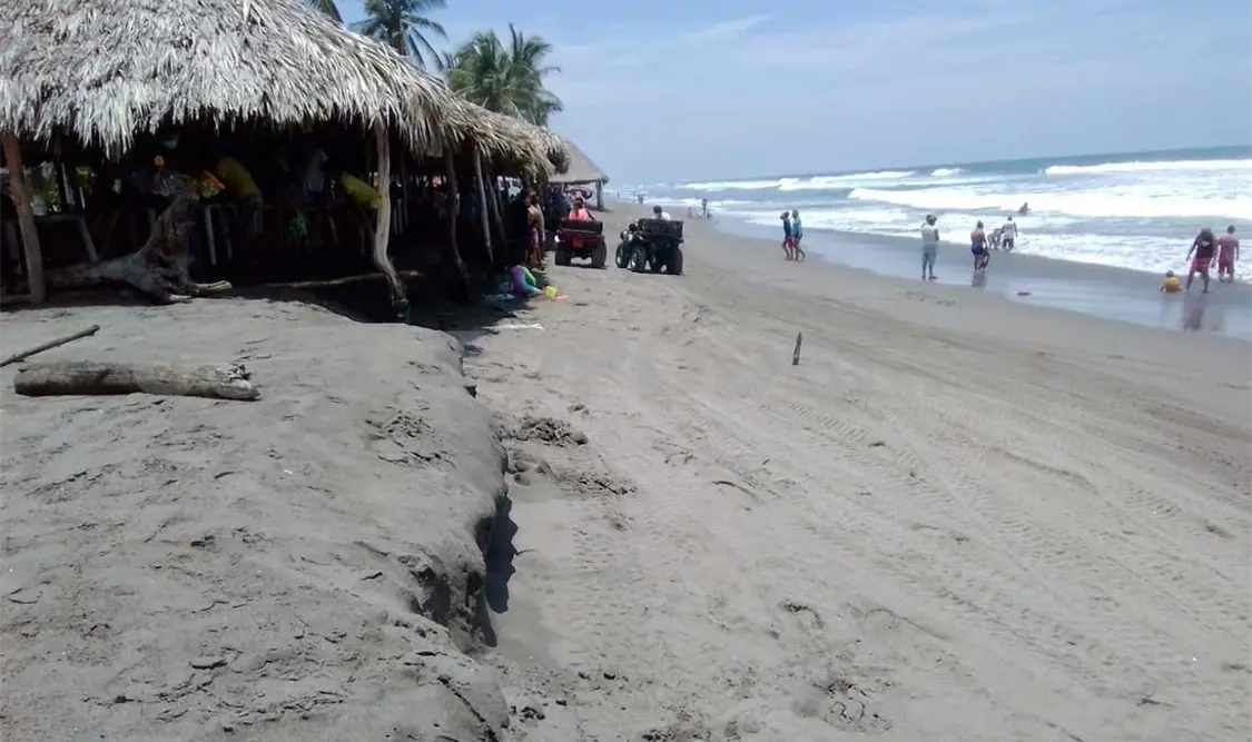 Las ventas en las palapas han disminuido debido a la baja presencia de turistas. Noel Vázquez / CP