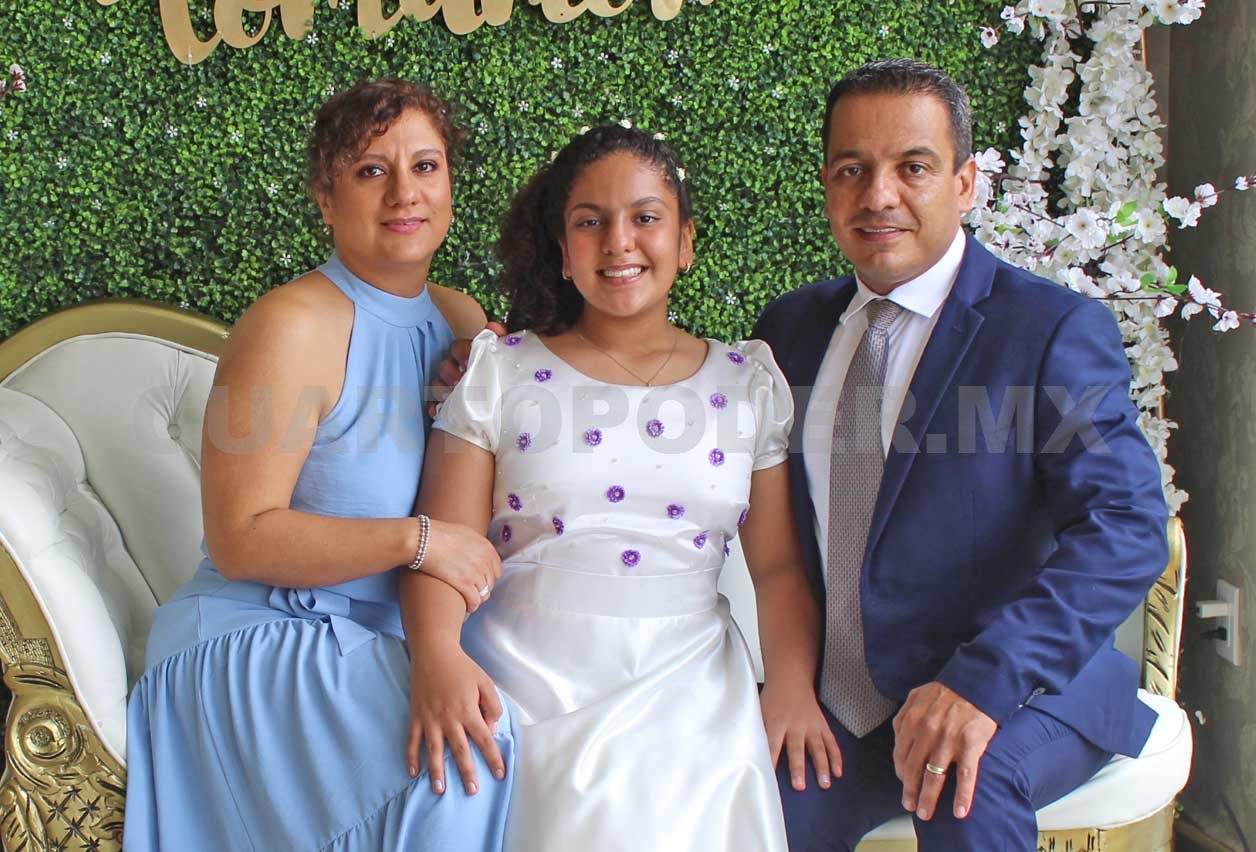 Lupita hizo su primera comunión