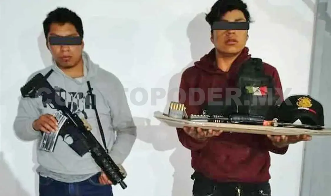 Detienen a dos sujetos con R-15 y 137 cartuchos