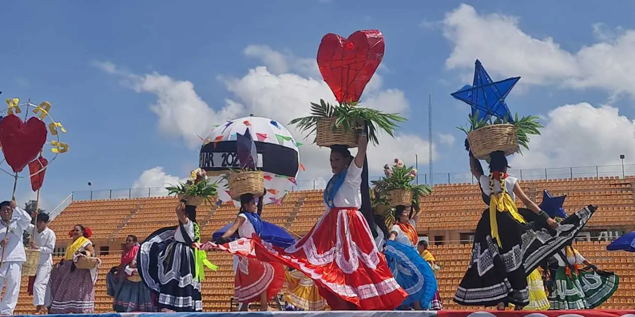 Chinas oaxaqueñas, 65 años de vestir de identidad