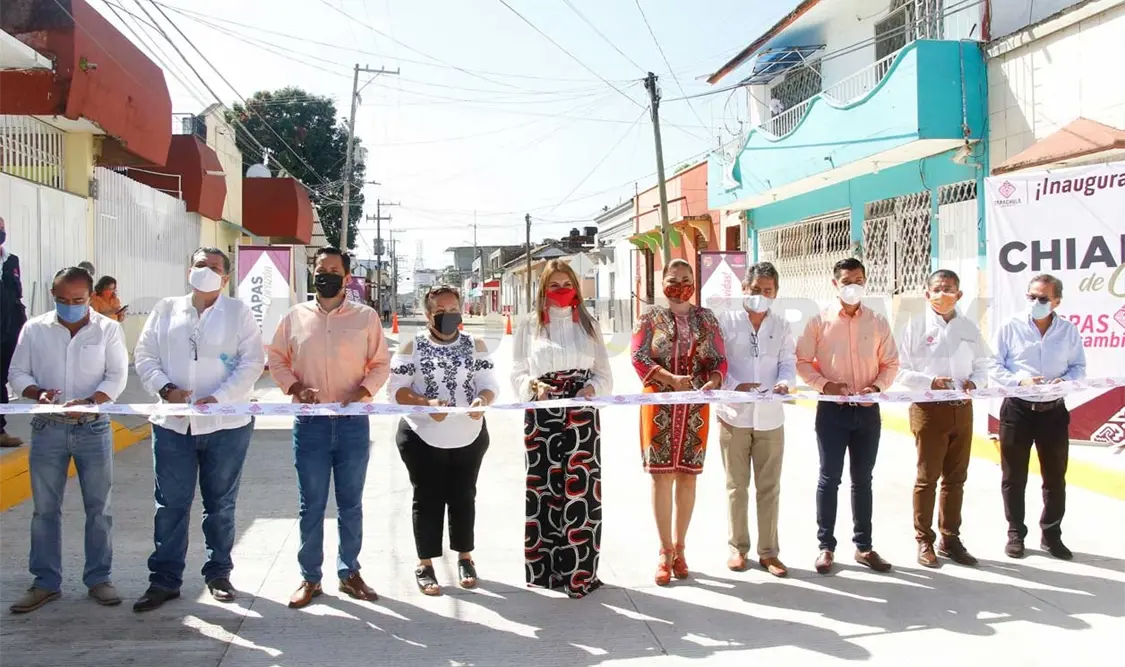 Inaugura Rosy Urbina pavimentación de calles