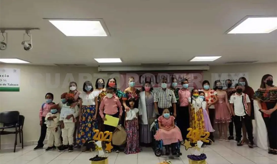 Aula Hospitalaria entrega certificados