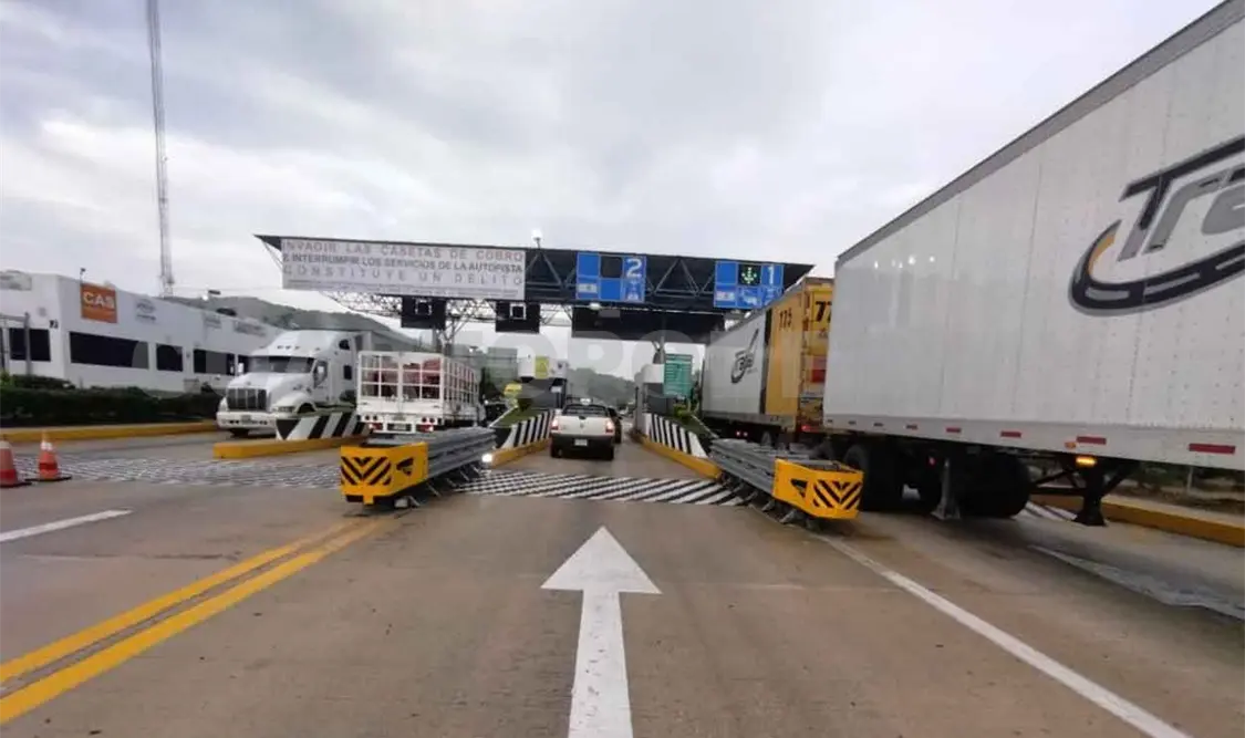 Rayo afecta antenas de caseta de autopista