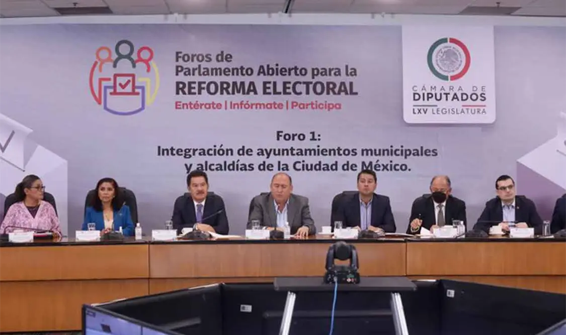 Se confrontan en foro sobre reforma electoral