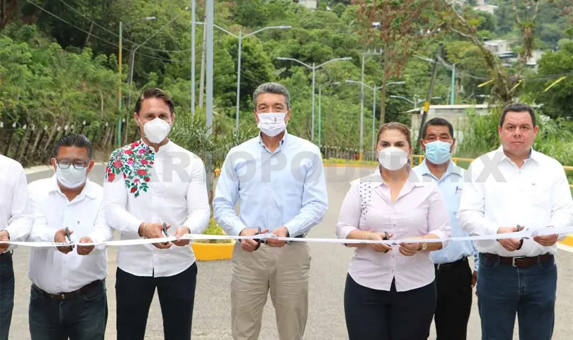 Inaugura REC puente vehicular en Yajalón