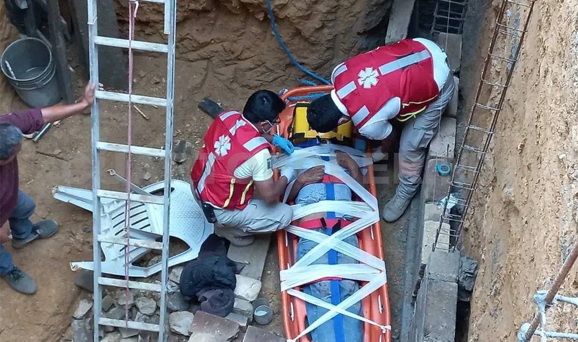 Cae obrero y es hospitalizado
