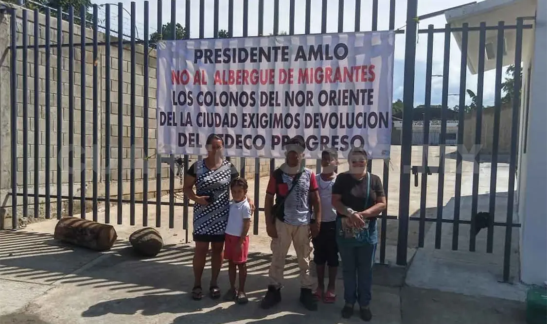 Colonos intentan evitar inauguración de albergue