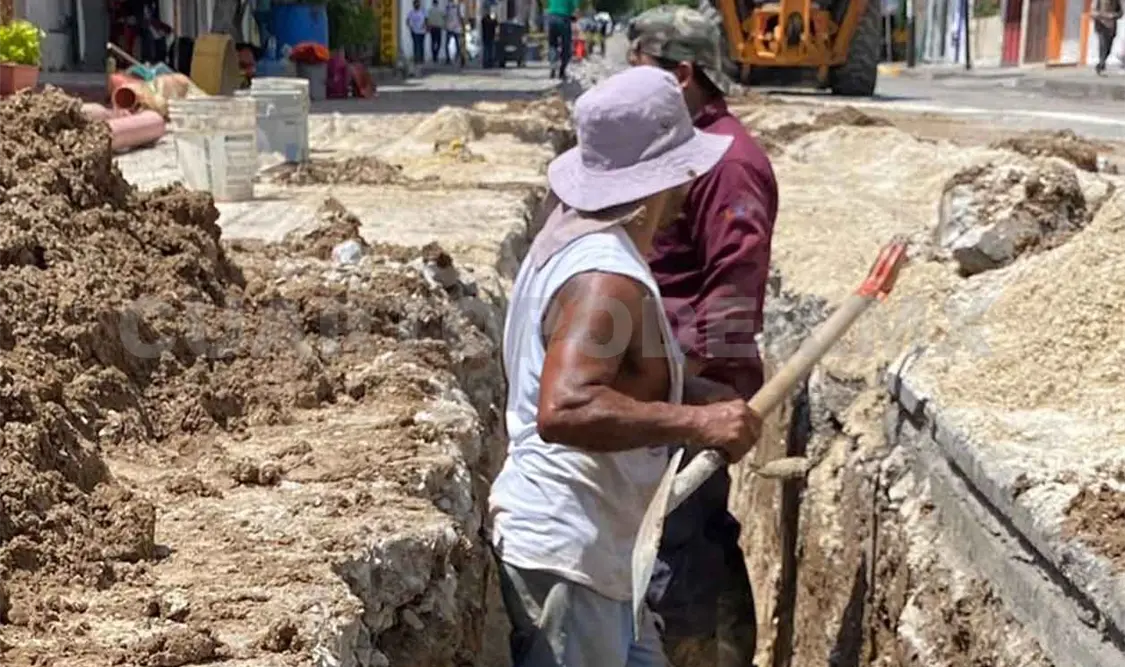 Trabajan en rehabilitación de drenajes sanitarios