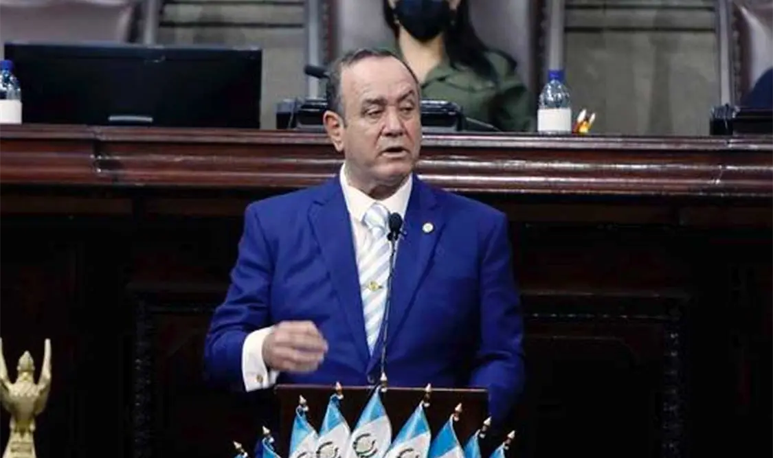 El presidente Alejandro Giammattei resultó ileso de un ataque a balazos contra su comitiva. Cortesía