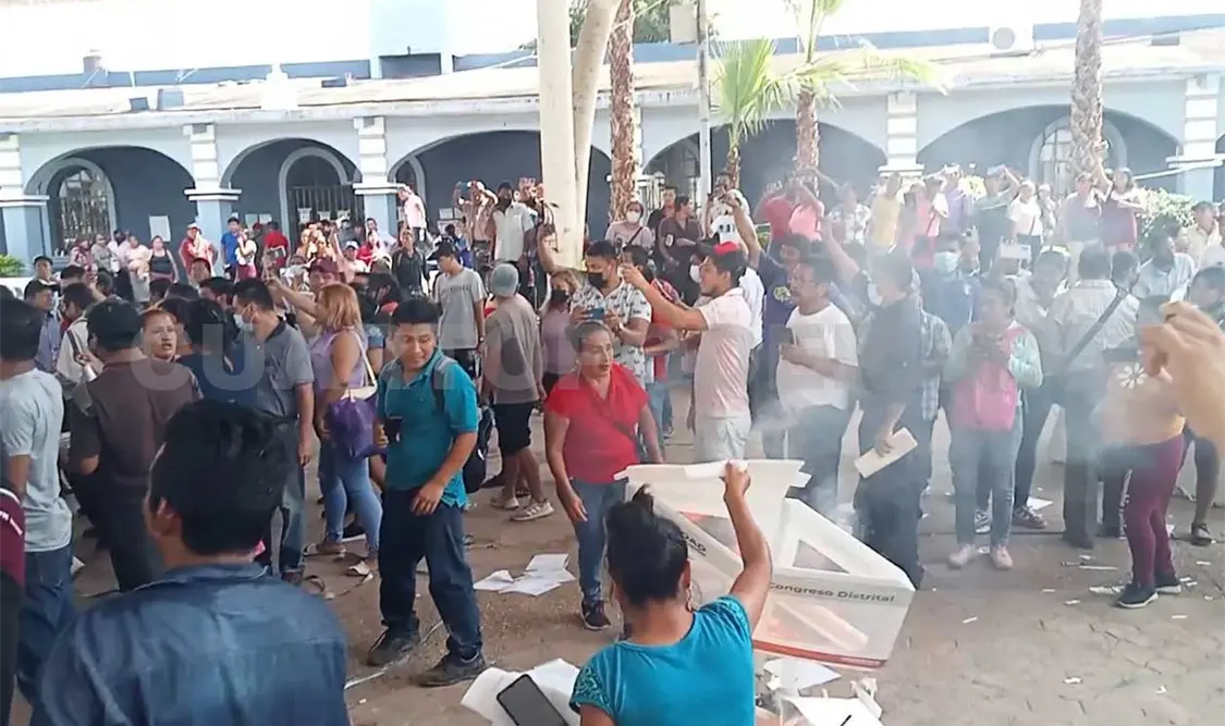 En Huehuetán se quemaron las boletas y en Motozintla se suspendió el proceso. Ramón García / CP