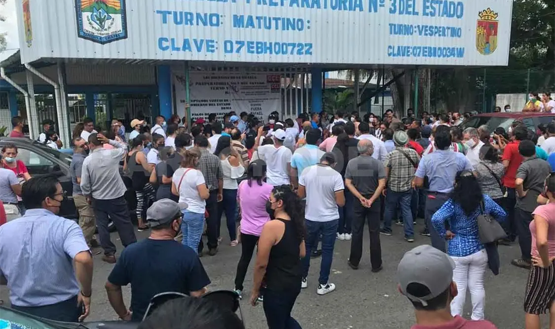 Continúan problemas en prepa 3