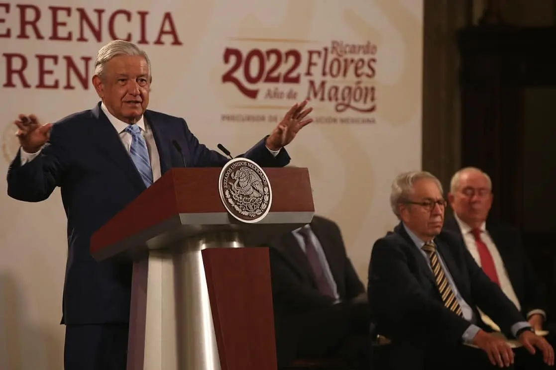 El mandatario amagó con presentar una lista de las reformas que se aprobaron en sexenios anteriores, y que, según él, se realizaron para legalizar injusticias y robos. Cortesía