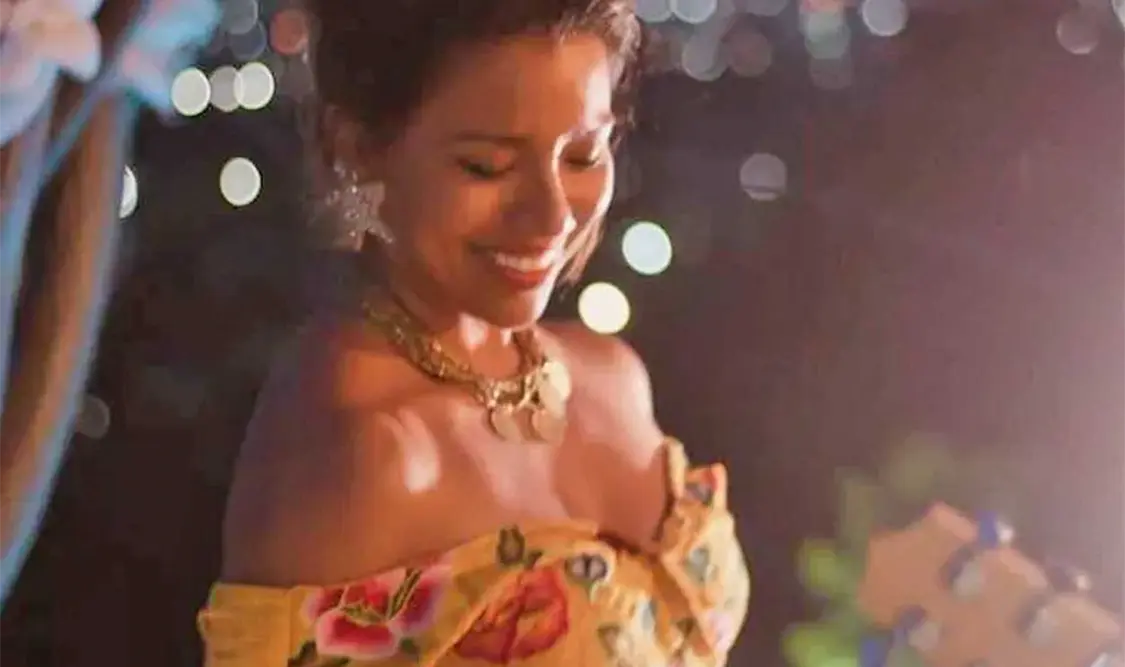 Alejandra Robles cantó en la inauguración de Casa Sirena.