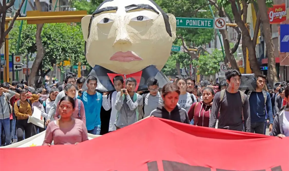 La cabeza simbólica de Pablo Salazar fue quemada después del mitin político. Diego Pérez / CP