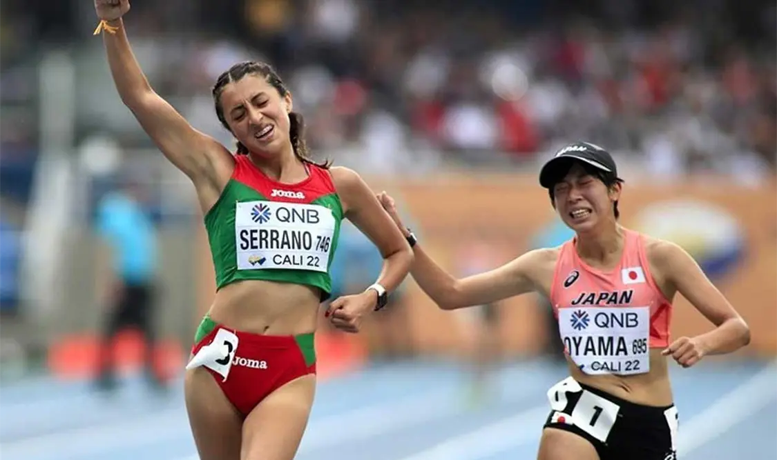 Momento exacto en que la mexicana Ximena Serrano cruza la meta y consigue el metal áureo. Agencias
