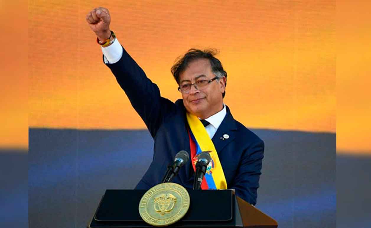 Asume Petro Urrego presidencia en Colombia