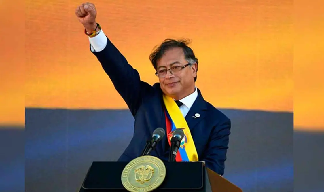 Asume Petro Urrego presidencia en Colombia