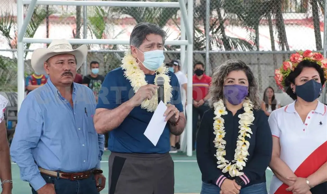 Inaugura edil domo de la cancha de Plan de Ayala