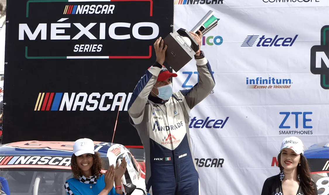 El piloto de raíces chiapanecas Rubén Rovelo volvió a ser protagonista en el campeonato de Nascar México Series. Cortesía