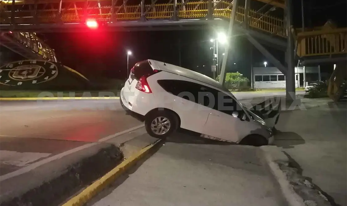 Por corte de circulación, cae al fondo de cuneta