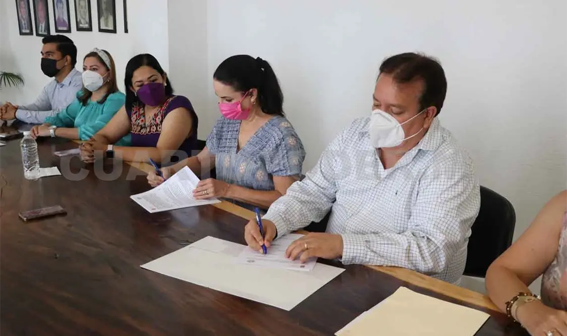 Firman convenio con medios de comunicación