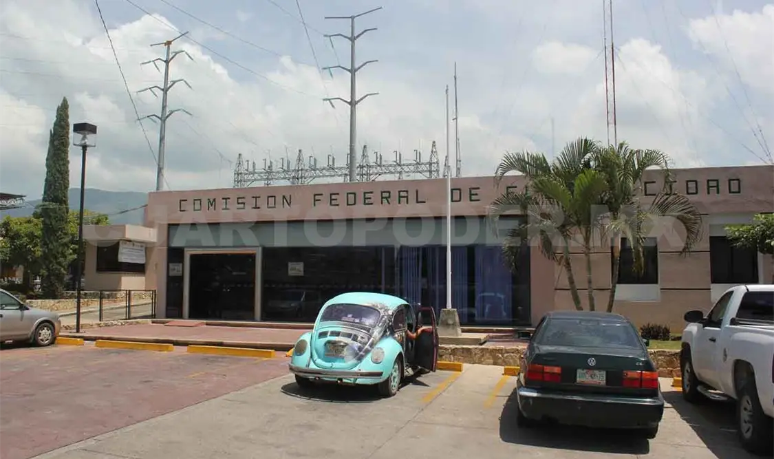 Denuncian cobro excesivo de CFE
