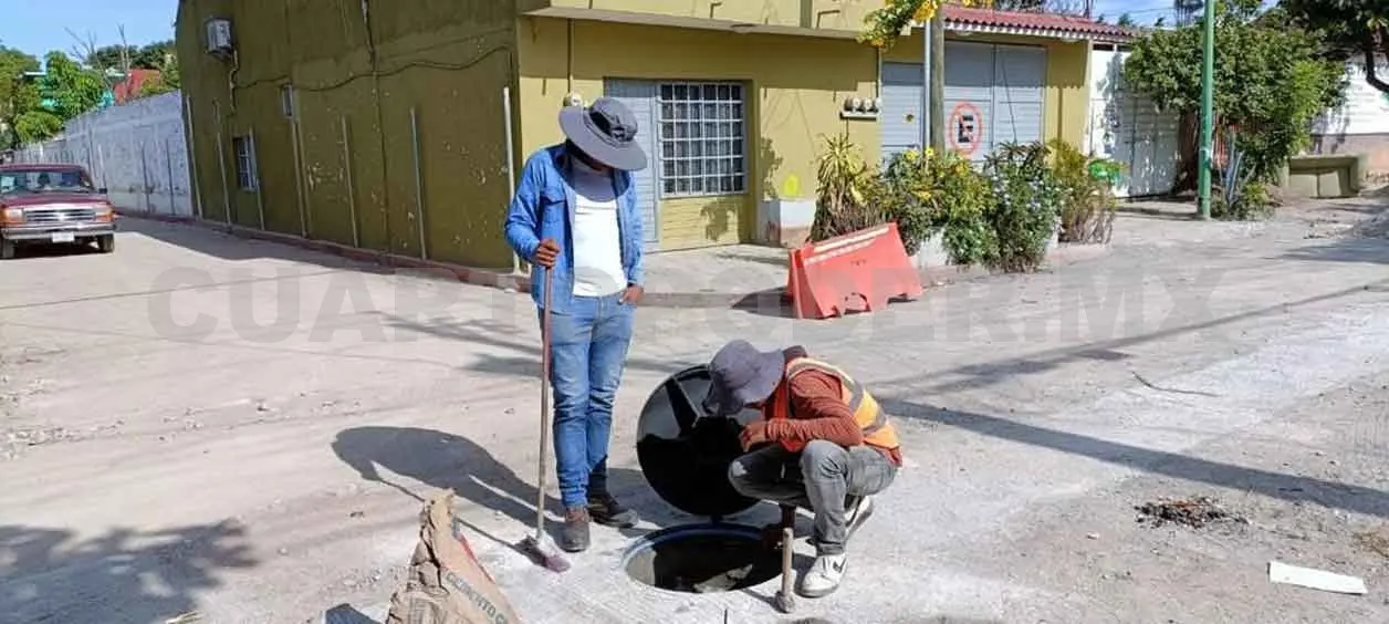 Rehabilita Smapa drenaje sanitario en colonia Terán