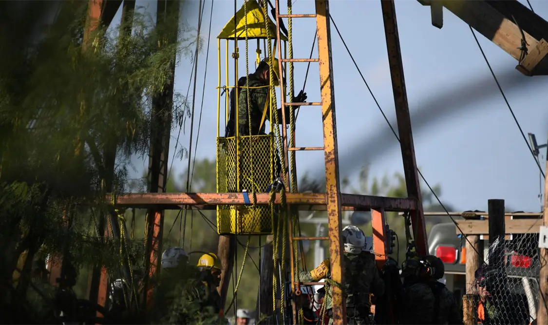 No nos iremos hasta rescatar a nuestros mineros: Velázquez