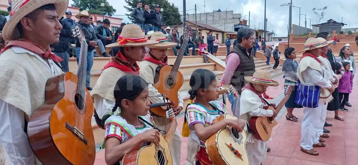 Realizan encuentro de música tradicional