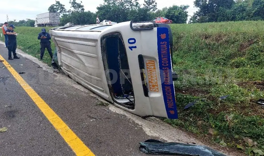 Se accidenta colectivo en la Costera; cuatro heridos