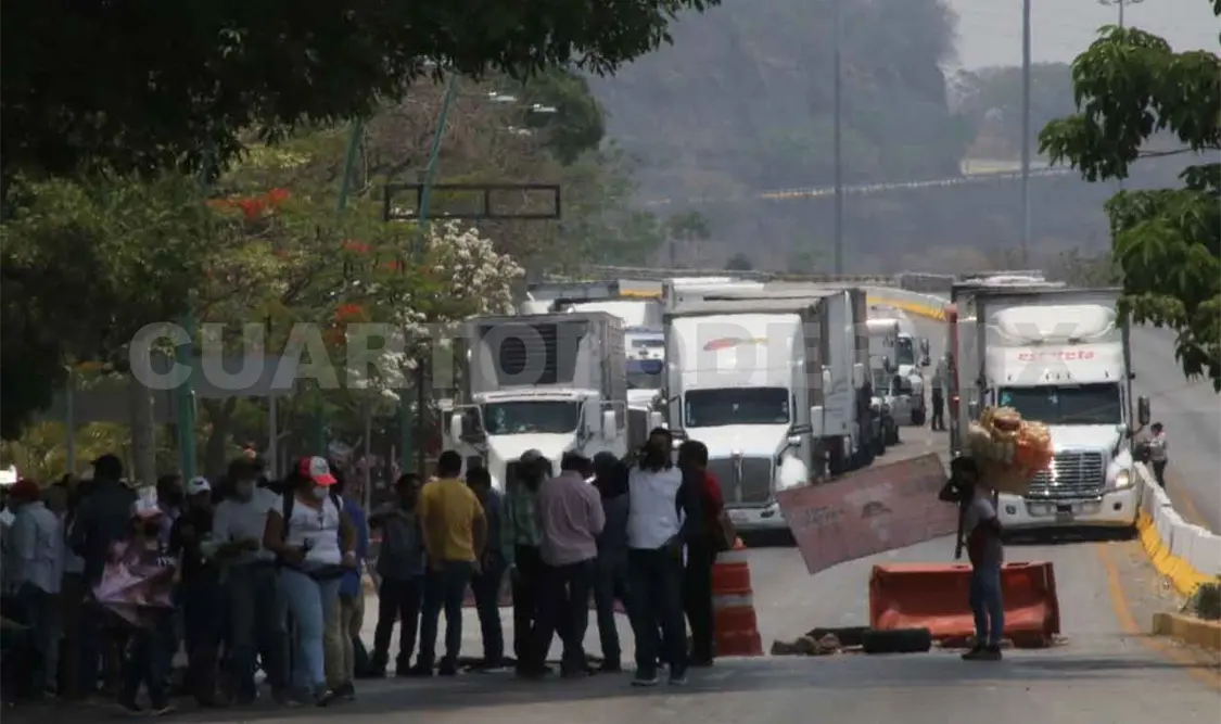 Bloquean carretera San Cristóbal-Ocosingo