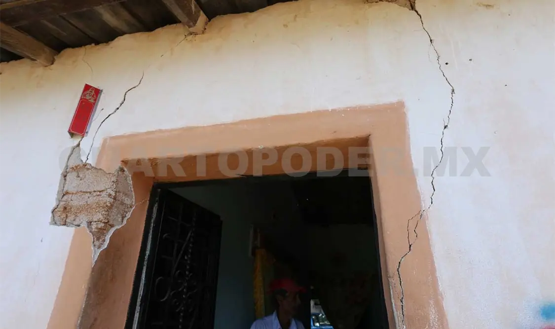 El señor Julio fue respaldado por sus familiares para reconstruir su casa. Carlos López / CP