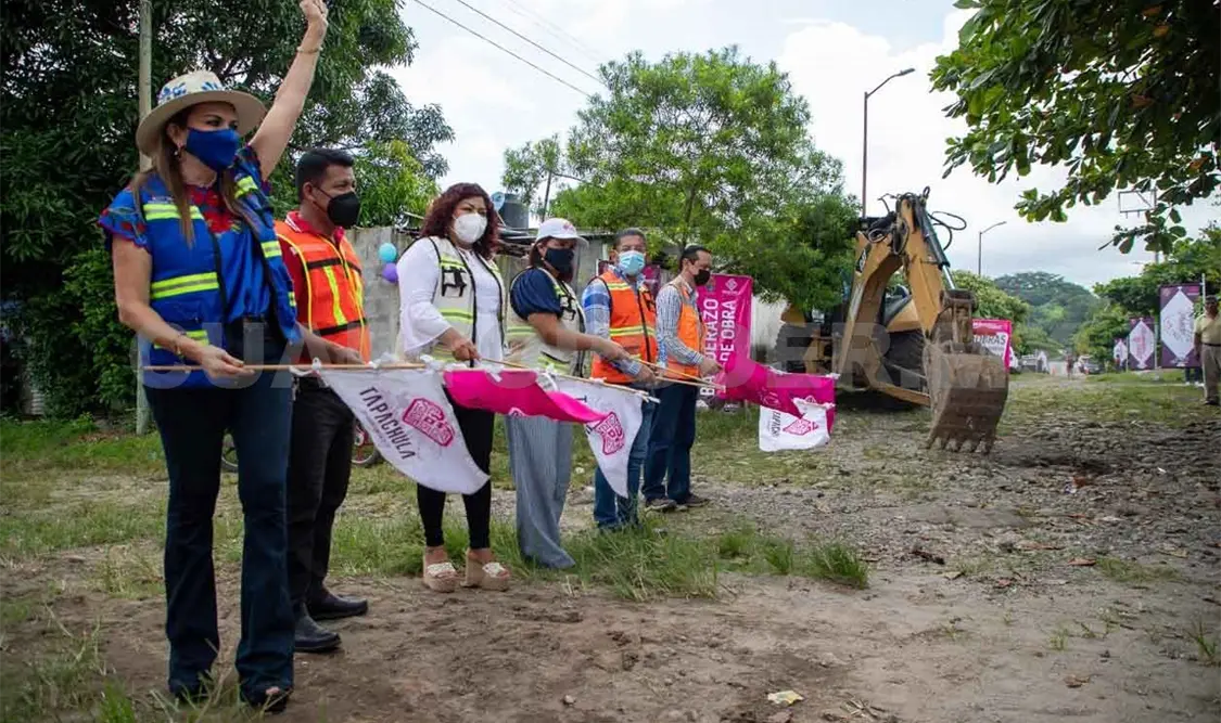 Recursos públicos se transforman en obras: Rosy Urbina